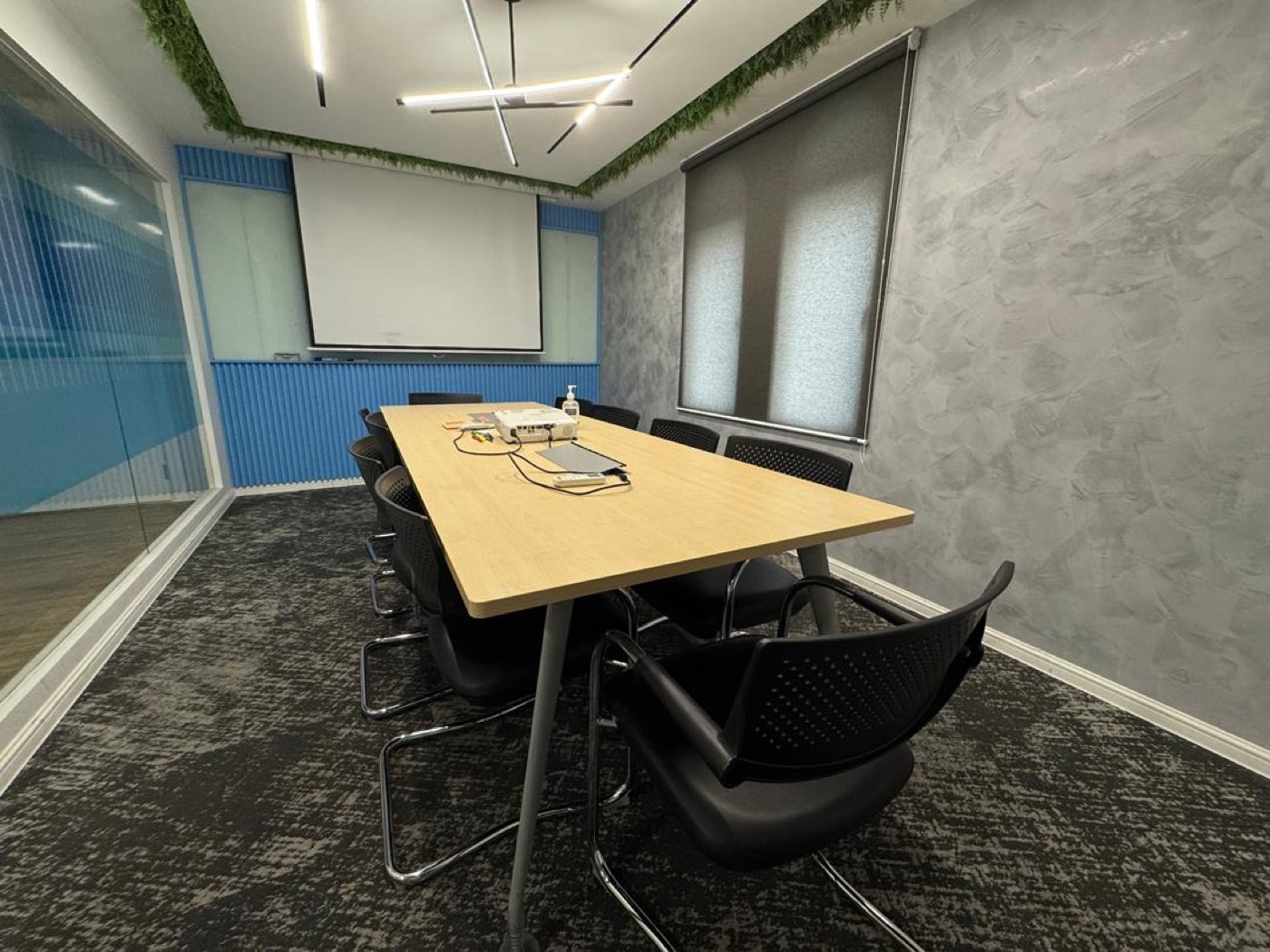 U STAGE Studio boutique meeting room