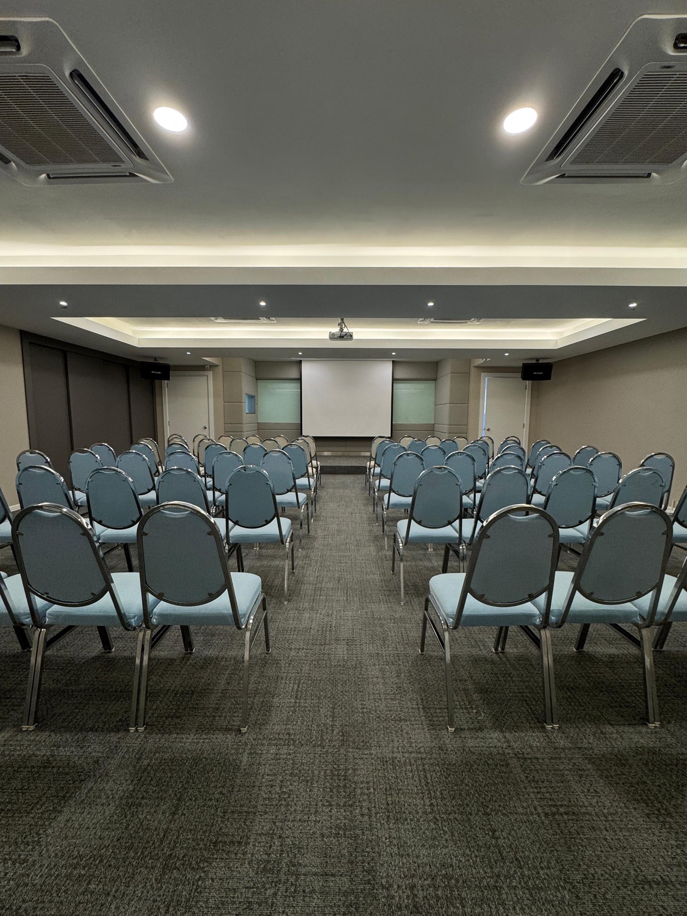 U STAGE Lab theatre-style setup