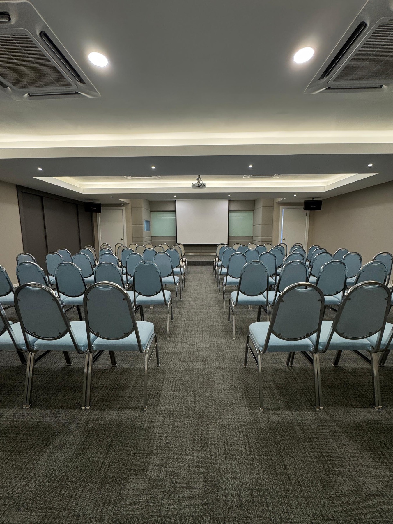 U STAGE Lab theatre-style setup