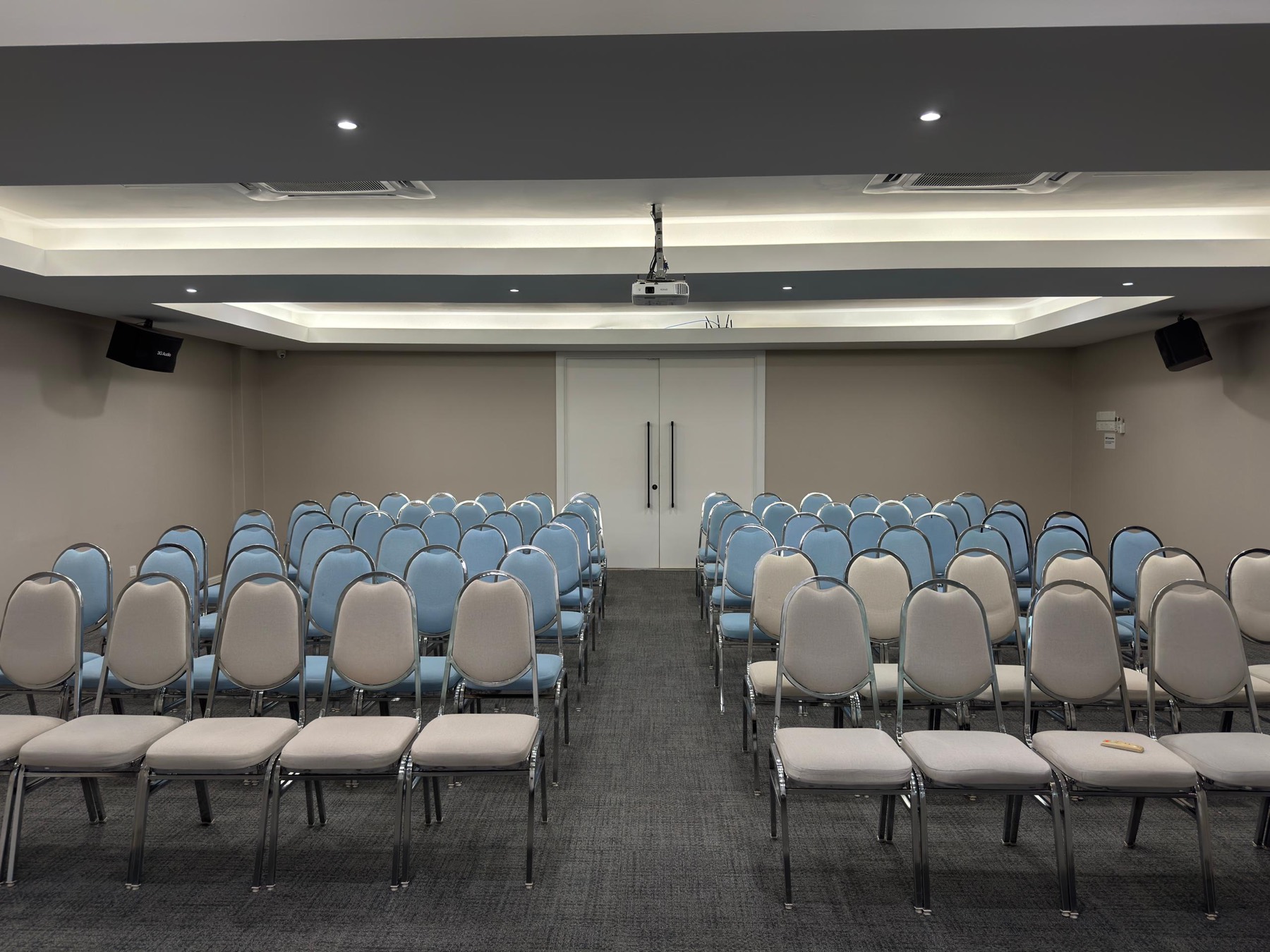 U STAGE Lab theatre-style setup