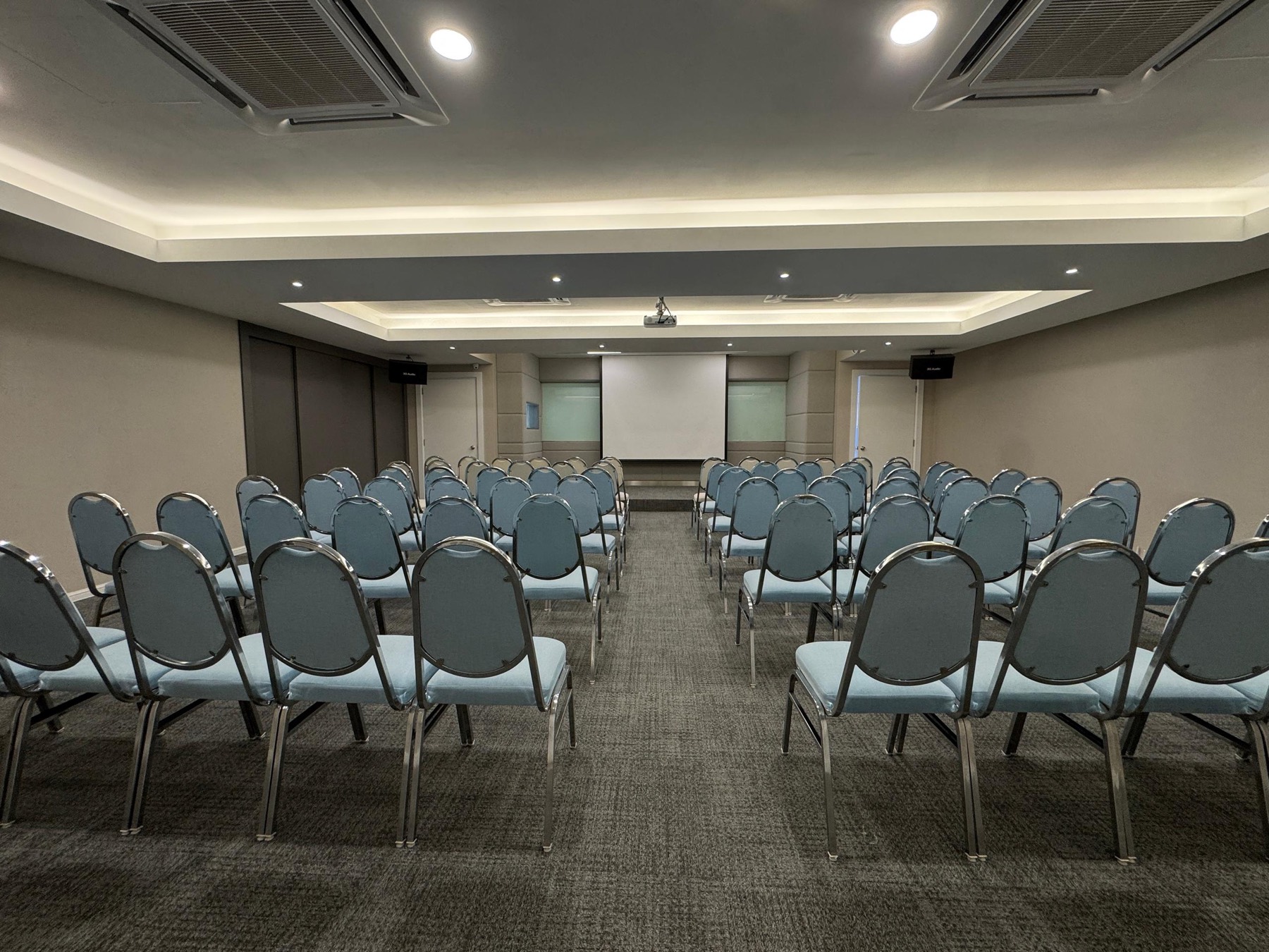 U STAGE Lab theatre-style setup