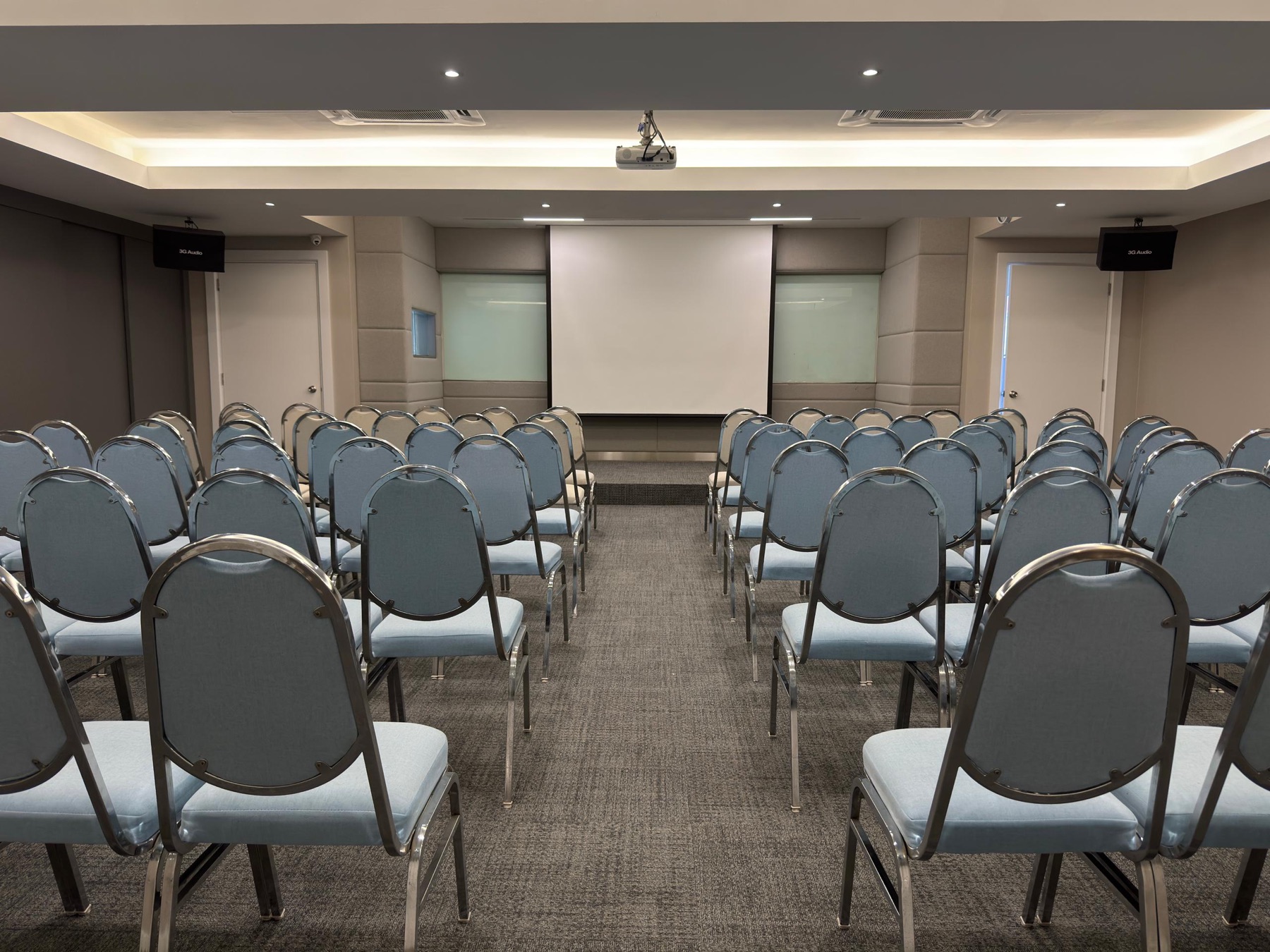 U STAGE Lab training room