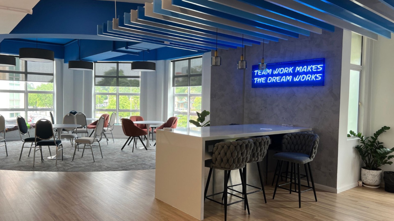 Common area lounge and bar
